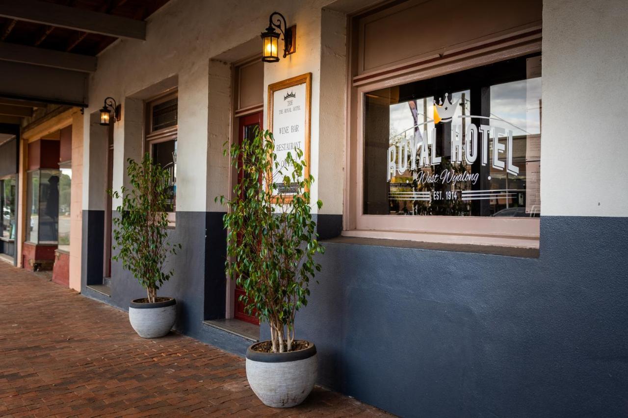 The Royal Hotel West Wyalong Esterno foto