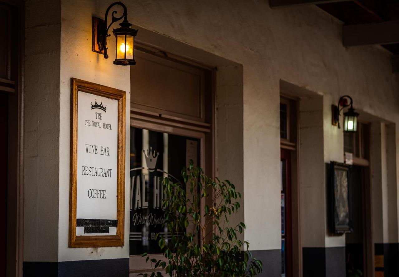 The Royal Hotel West Wyalong Esterno foto