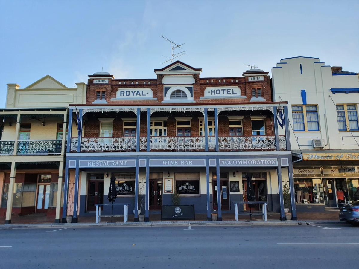 The Royal Hotel West Wyalong Esterno foto